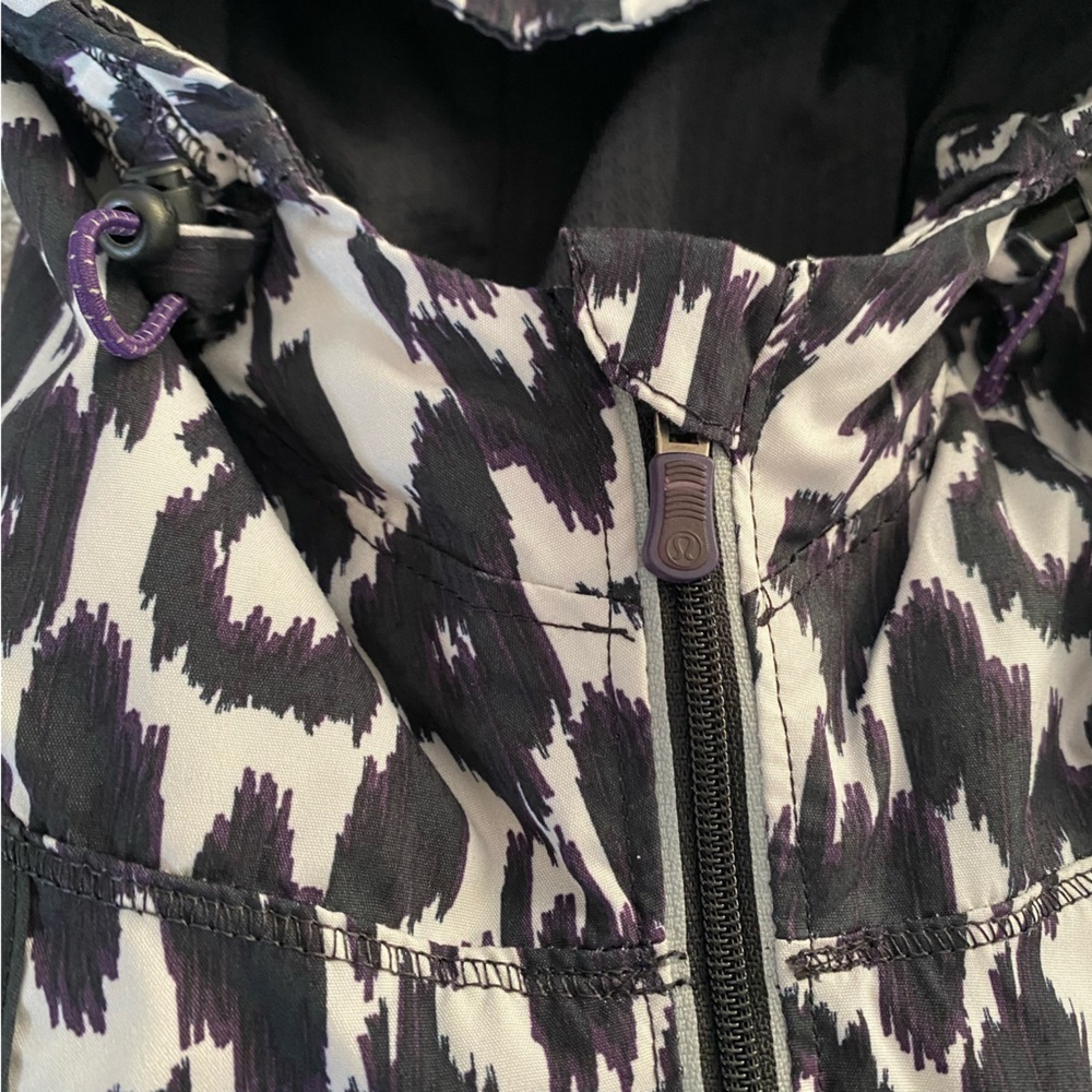 lululemon athletica Black and White Patterned Hoodie Jacket - Picture 5 of 13